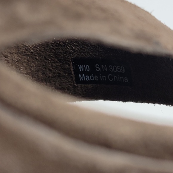 NWOT UGG Arianna Suede Wedge Sandals - Picture 5 of 9